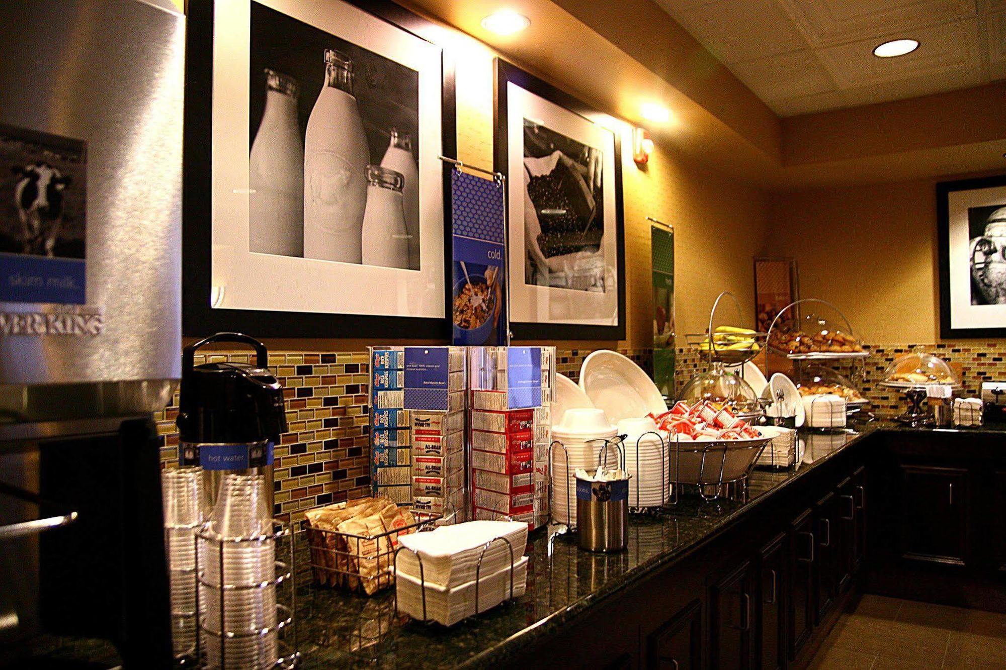 Hampton Inn & Suites Edmonton/West Restaurante foto