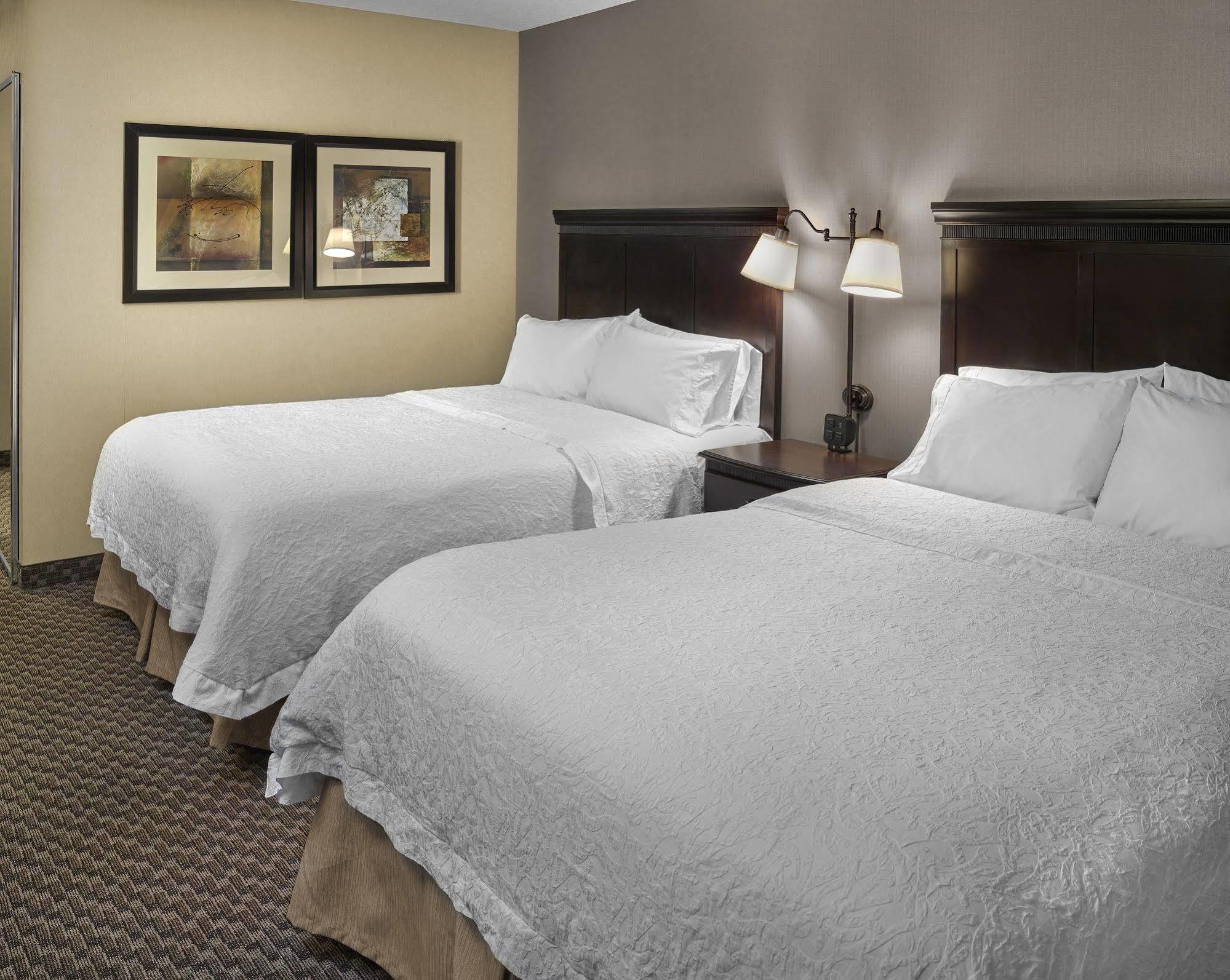 Hampton Inn & Suites Edmonton/West Exterior foto